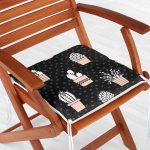 - Frm-8853-Siyah-Zemin-Uzerinde-Kaktus-Desenli-Dijital-Baskili-Modern-Fermuarli-Sandalye-Minderi-1 - Realhomes Siyah Zemin Üzerinde Kaktüs Desenli Dijital Baskılı Modern Fermuarlı Sandalye Minderi Realhomes