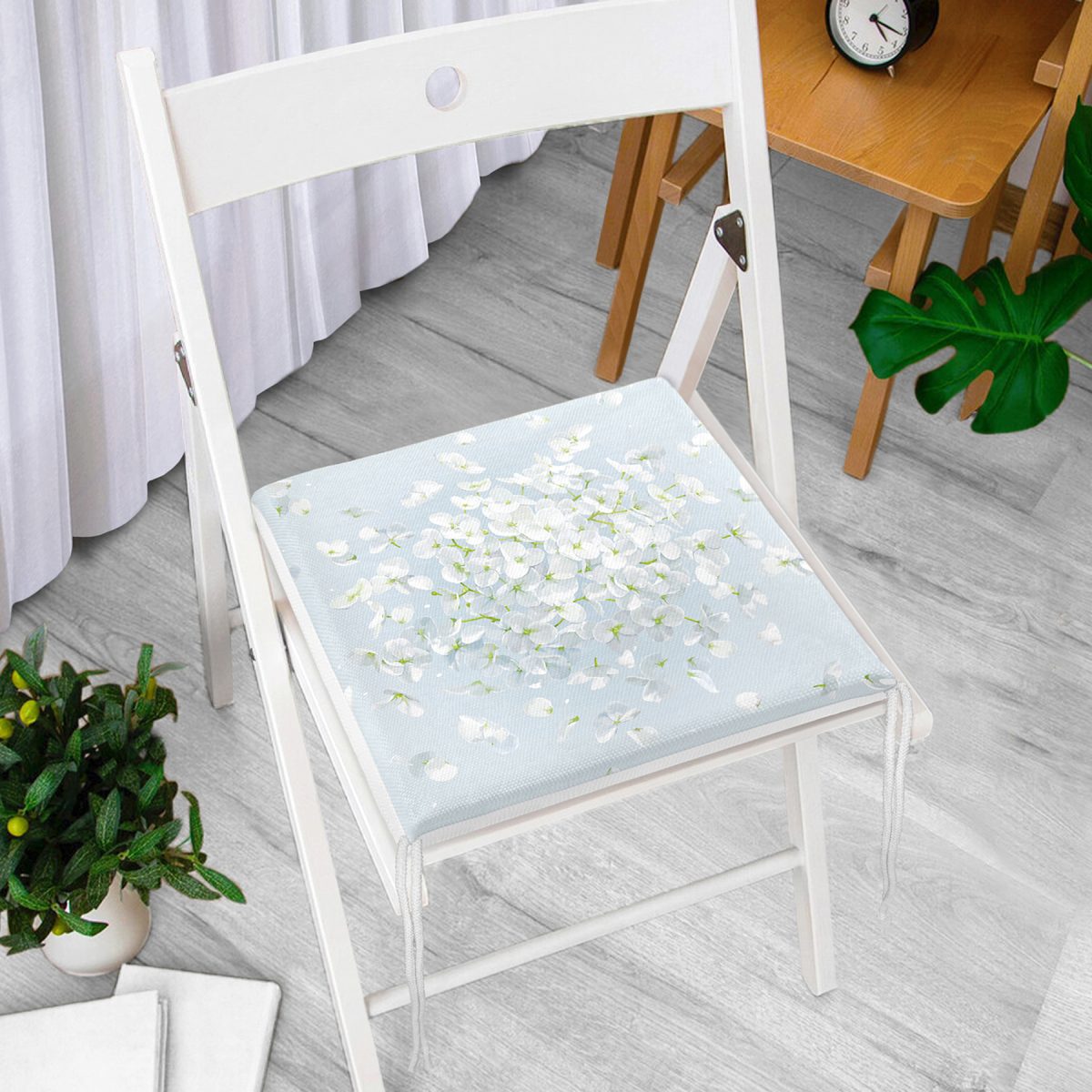 Renkli Zeminli Beyaz Ortanca Çiçek Desenli Dijital Baskılı Modern Fermuarlı Sandalye Minderi Realhomes
