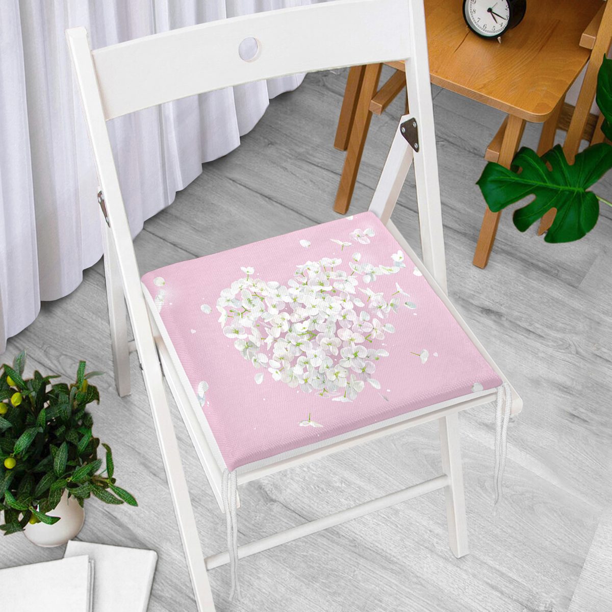 Renkli Zeminli Kalp Desenli Ortanca Çiçek Dijital Baskılı Modern Fermuarlı Sandalye Minderi Realhomes
