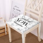 - Frm-9267-Mermer-Zeminde-NOW-Yazili-Ozel-Tasarim-Modern-Fermuarli-Sandalye-Minderi - Realhomes Mermer Zeminde NOW Yazılı Özel Tasarım Modern Fermuarlı Sandalye Minderi Realhomes