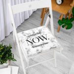 - Frm-9267-Mermer-Zeminde-NOW-Yazili-Ozel-Tasarim-Modern-Fermuarli-Sandalye-Minderi-2 - Realhomes Mermer Zeminde NOW Yazılı Özel Tasarım Modern Fermuarlı Sandalye Minderi Realhomes