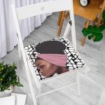 - Frm-Ryl186-Geometrik-Zeminli-Siyahi-Kadin-Figurlu-Fermuarli-Sandalye-Minderi-1 - Realhomes Geometrik Zeminli Siyahi Kadın Figürlü Fermuarlı Sandalye Minderi Realhomes