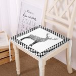 Dama Çerçeveli Ağaç Tasarımlı Geyik Çizimli Fermuarlı Sandalye Minderi Realhomes