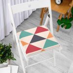 - Frm-Ryl301-Renkli-Geometrik-Ucgen-Motifli-Dijital-Baskili-Fermuarli-Sandalye-Minderi-1 - Realhomes Renkli Geometrik Üçgen Motifli Dijital Baskılı Fermuarlı Sandalye Minderi Realhomes