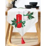 Çam Ağacı Yaprakları İçinde Mumluk Tasarımlı Dijital Baskılı Dekoratif Püsküllü Şönil Üçgen Runner Realhomes