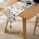 Çiçek Çizimli Dijital Baskılı Dekoratif Püsküllü Şönil Üçgen Runner Realhomes