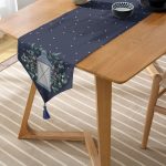 - UcgenRunner-10101-Gorsel-2 - Realhomes Lacivert Zeminli Özel Tasarımlı Dijital Baskılı Dekoratif Püsküllü Şönil Üçgen Runner Realhomes