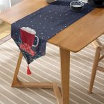 - UcgenRunner-10102-Gorsel-2 - Realhomes  Lacivert Zemin Kırmızı Bardak Desenli Dijital Baskılı Modern Püsküllü Şönil Üçgen Runner Realhomes