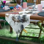 - UcgenRunner-10121-Gorsel - Realhomes  Kar Zeminli Geyik & Çam Ağacı Tasarımlı Dijital Baskılı Dekoratif Püsküllü Şönil Üçgen Runner Realhomes