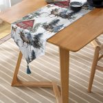 - UcgenRunner-10121-Gorsel-2 - Realhomes  Kar Zeminli Geyik & Çam Ağacı Tasarımlı Dijital Baskılı Dekoratif Püsküllü Şönil Üçgen Runner Realhomes