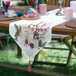 - UcgenRunner-10159-Gorsel - Realhomes  Mum & Kozalak Tasarımlı Christmas Temalı Dijital Baskılı Dekoratif Püsküllü Şönil Üçgen Runner Realhomes