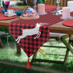 - UcgenRunner-10196-Gorsel - Realhomes  Ekose Zemin Geyik Tasarımlı Dijital Baskılı Dekoratif Püsküllü Şönil Üçgen Runner Realhomes