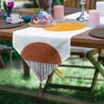 - UcgenRunner-10207-Gorsel - Realhomes Sanat Güneşi Temalı Dijital Baskılı Modern Püsküllü Şönil Üçgen Runner Realhomes