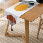 - UcgenRunner-10207-Gorsel-2 - Realhomes Sanat Güneşi Temalı Dijital Baskılı Modern Püsküllü Şönil Üçgen Runner Realhomes