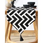 Siyah Beyaz Geometrik Desenli Dijital Püsküllü Şönil Üçgen Runner Realhomes