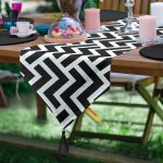 Siyah Beyaz Geometrik Desenli Dijital Püsküllü Şönil Üçgen Runner Realhomes