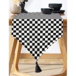 Realhomes Siyah Beyaz Ekose Desenli Dekoratif Özel Tasarım Püsküllü Şönil Üçgen Runner Realhomes