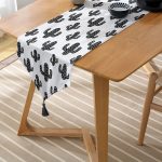 - UcgenRunner-2028-Gorsel-2 - Realhomes  Realhomes Siyah Beyaz Kaktüs Desenli Dekoratif Özel Tasarım Püsküllü Şönil Üçgen Runner Realhomes