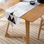 - UcgenRunner-2406-Gorsel-2 - Realhomes  Yaldız Renk Ters Üçgen Desenli Dekoratif Püsküllü Şönil Üçgen Runner Realhomes