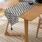 Kar Tanesi Motifli Zigzag Temalı Dijital Baskılı Püsküllü Şönil Üçgen Runner Realhomes