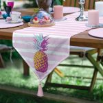 - UcgenRunner-2437-Gorsel - Realhomes Canlı Renkli Ananas Motifli Dijital Baskılı Püsküllü Şönil Üçgen Runner Realhomes