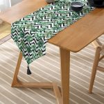 - UcgenRunner-2538-Gorsel-2 - Realhomes  Zigzag Siyah Beyaz Şerit Temalı Yaprak Çizimi Püsküllü Şönil Üçgen Runner Realhomes