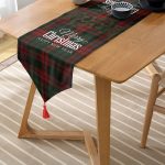 - UcgenRunner-3036-Gorsel-2 - Realhomes  Realhomes Ekose Zeminde Merry Christmas Baskılı Dekoratif Özel Tasarım Püsküllü Şönil Üçgen Runner Realhomes