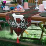 - UcgenRunner-3037-Gorsel - Realhomes  Realhomes Ekose Zeminde Yılbaşı Geyik Temalı Dijital Baskılı Püsküllü Şönil Üçgen Runner Realhomes