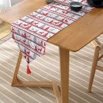 Realhomes Geyik ve Çam Ağaçları Baskılı Dekoratif Özel Tasarım Püsküllü Şönil Üçgen Runner Realhomes