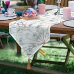 - UcgenRunner-3224-Gorsel - Realhomes Mermer Zeminde Altın Geometrik Şekiller Özel Tasarımlı Püsküllü Şönil Üçgen Runner Realhomes