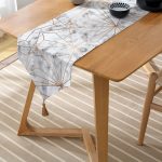 - UcgenRunner-3224-Gorsel-2 - Realhomes Mermer Zeminde Altın Geometrik Şekiller Özel Tasarımlı Püsküllü Şönil Üçgen Runner Realhomes