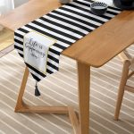 Siyah Beyaz Gold Yazılı Modern Dekoratif Püsküllü Şönil Üçgen Runner Realhomes