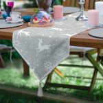 - UcgenRunner-3564-Gorsel - Realhomes Realhomes Gri Zeminli Geyikler ve Kar Taneleri Tasarımlı Dijital Baskılı Özel Tasarım Püsküllü Şönil Üçgen Runner Realhomes