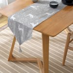 - UcgenRunner-3564-Gorsel-2 - Realhomes Realhomes Gri Zeminli Geyikler ve Kar Taneleri Tasarımlı Dijital Baskılı Özel Tasarım Püsküllü Şönil Üçgen Runner Realhomes