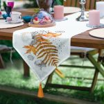 - UcgenRunner-5278-Gorsel - Realhomes  Kuru Yaprak Desenli Modern Dekoratif Püsküllü Şönil Üçgen Runner Realhomes