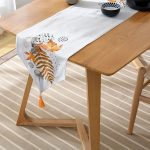 - UcgenRunner-5278-Gorsel-2 - Realhomes  Kuru Yaprak Desenli Modern Dekoratif Püsküllü Şönil Üçgen Runner Realhomes