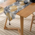 Renkli Yapraklar Üzerinde Nokta Tasarımlı Püsküllü Şönil Üçgen Runner Realhomes