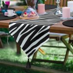 RealHomes Dijital Baskılı Özel Tasarım Püsküllü Şönil Üçgen Runner Realhomes