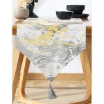 Realhomes Gri Zemin Üzerinde Gold Detaylı Soft Çizim Desenli Dijital Baskılı Özel Tasarım Püsküllü Şönil Üçgen Runner Realhomes