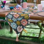 - UcgenRunner-7255-Gorsel - Realhomes Realhomes Siyah Zemin Üzerinde Rengarenk Çiçek Desenli Dijital Baskılı Özel Tasarım Püsküllü Şönil Üçgen Runner Realhomes