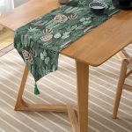 Realhomes Siyah Zemin Üzerinde Rengarenk Çiçek Desenli Dijital Baskılı Özel Tasarım Püsküllü Şönil Üçgen Runner Realhomes