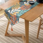 Realhomes Renkli Zemin Üzerinde Onedraw Çizimli Yaprak Motifli Dijital Baskılı Özel Tasarım Püsküllü Şönil Üçgen Runner Realhomes