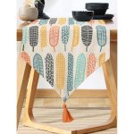 - UcgenRunner-7298-Gorsel-1 - Realhomes Realhomes Krem Zemin Üzerinde Yaprak Desenli Dijital Baskılı Özel Tasarım Püsküllü Şönil Üçgen Runner Realhomes