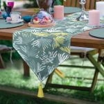 Realhomes Renkli Zemin Üzerinde Onedraw Çizimli Yaprak Motifli Dijital Baskılı Özel Tasarım Püsküllü Şönil Üçgen Runner Realhomes