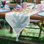 - UcgenRunner-7380-Gorsel - Realhomes Realhomes Renkli Zemin Üzerinde Onedraw Çizimli Yaprak Motifli Dijital Baskılı Özel Tasarım Püsküllü Şönil Üçgen Runner Realhomes