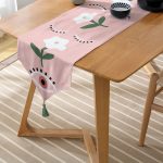 - UcgenRunner-7384-Gorsel-2 - Realhomes Realhomes Pudra Zemin Üzerinde Onedraw Çizimli Çiçek Desenli Dijital Baskılı Özel Tasarım Püsküllü Şönil Üçgen Runner Realhomes