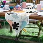 - UcgenRunner-7387-Gorsel - Realhomes Realhomes Renkli Zemin Üzerinde Onedraw Çizimli Yaprak Motifli Dijital Baskılı Özel Tasarım Püsküllü Şönil Üçgen Runner Realhomes