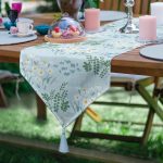 Realhomes Rengarenk Zeminde Onedraw Çizimli Çiçek Desenli Dijital Baskılı Özel Tasarım Püsküllü Şönil Üçgen Runner Realhomes