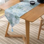 Realhomes Rengarenk Zeminde Onedraw Çizimli Çiçek Desenli Dijital Baskılı Özel Tasarım Püsküllü Şönil Üçgen Runner Realhomes