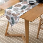 Realhomes Beyaz Zeminli Onedraw Çizimli Yaprak Motifli Dijital Baskılı Özel Tasarım Püsküllü Şönil Üçgen Runner Realhomes